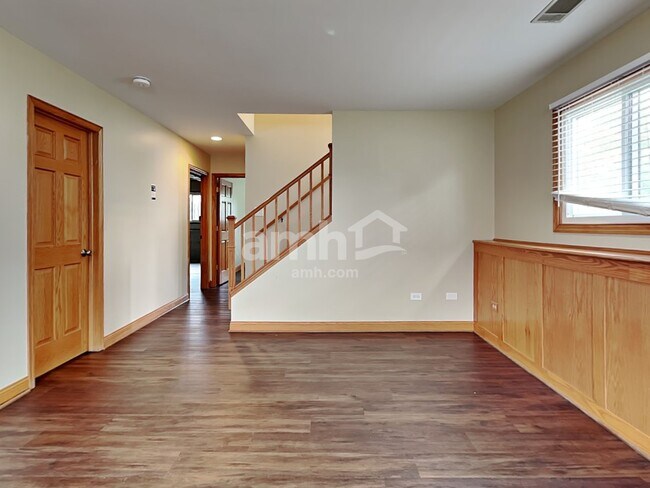 Building Photo - 2113 Cumberland Dr