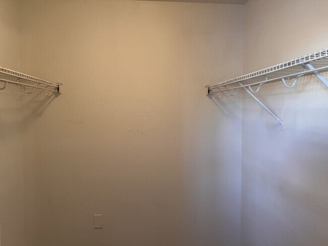 Building Photo - Beautiful two-story home in the desirable Silver Oaks community!