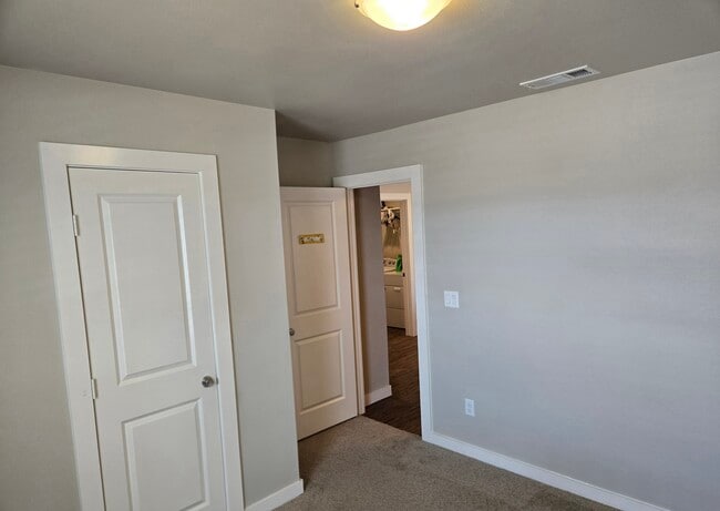 Building Photo - 1203 Hogback Wy