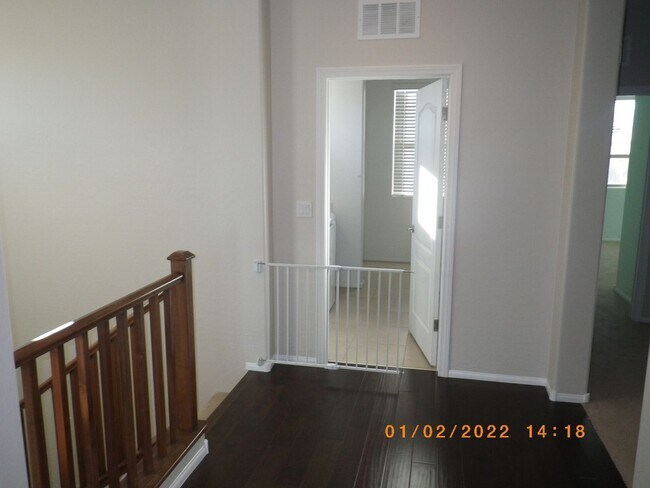 Building Photo - Beautiful 5 Bedroom House with City View