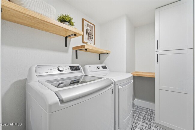 Building Photo - 8649 E Royal Palm Rd