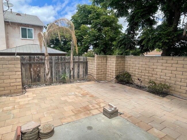 Building Photo - Updated Two Story Townhome w/ Two Car Garage