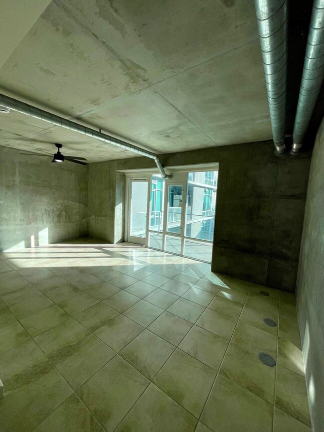 Building Photo - 1080 Park Blvd