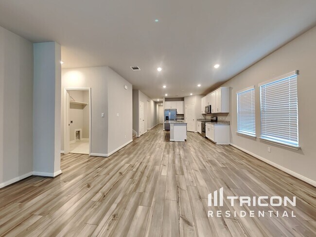 Building Photo - 13611 Emerson Way Saint Hedwig TX