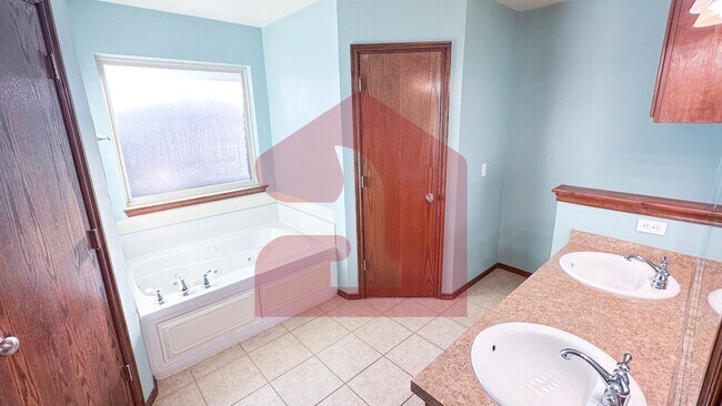 Building Photo - 1704 January Pl