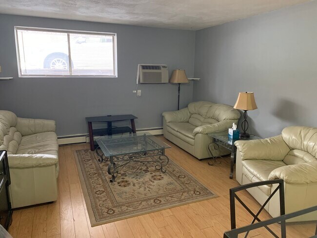Building Photo - 900 Governors Dr