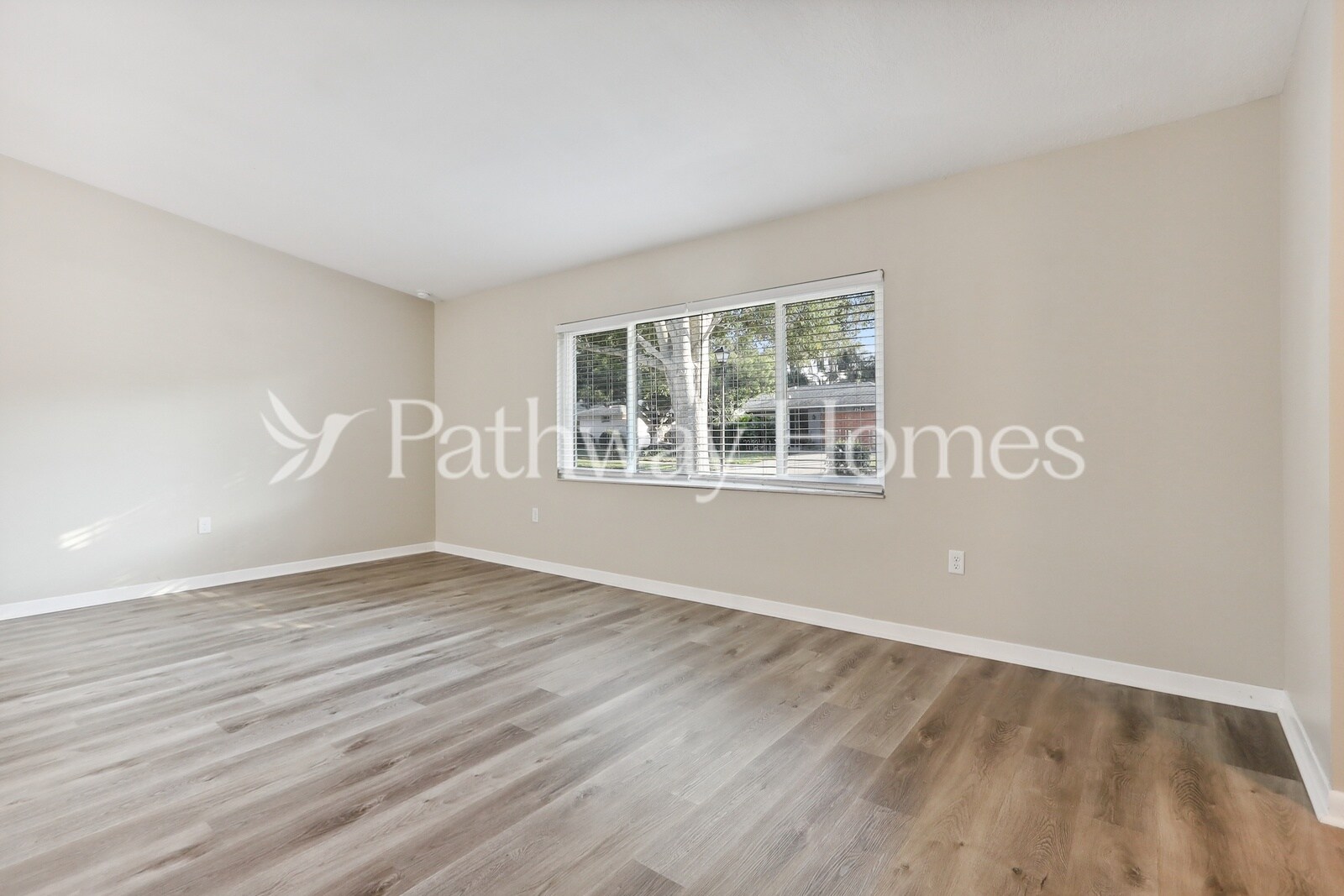 Building Photo - 1935 Spanish Oaks Dr N