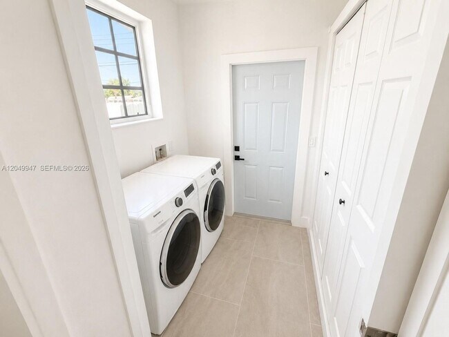 Building Photo - 2649 Key Largo Ln