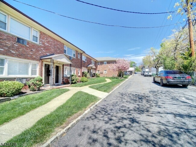 Building Photo - 365 Bloomfield Ave