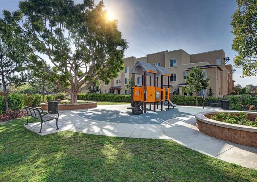 Building Photo - 5533 Palm Dr