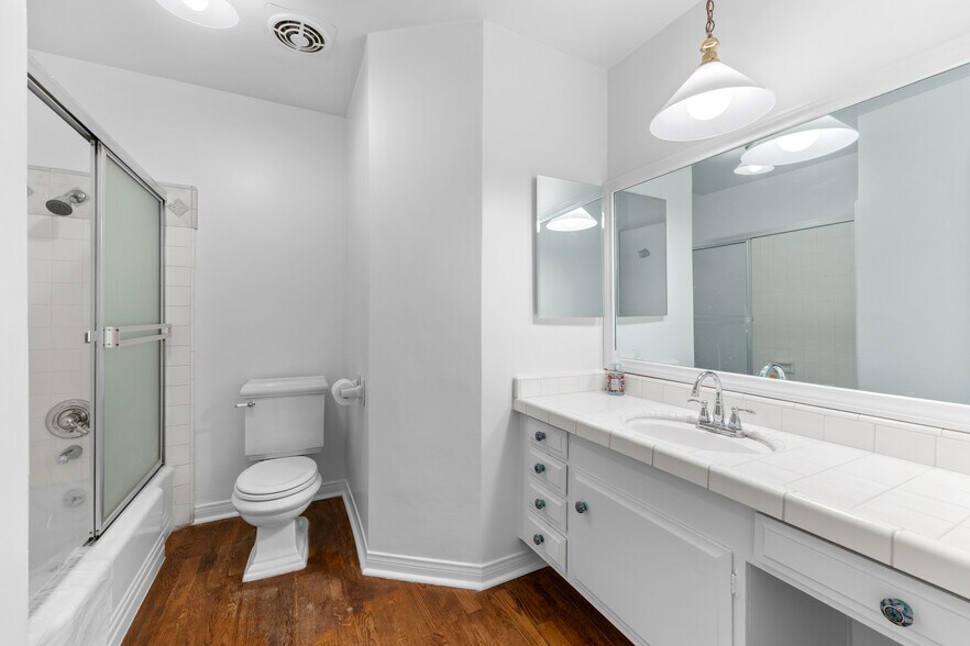 Building Photo - 2301 S Beverly Glen Blvd