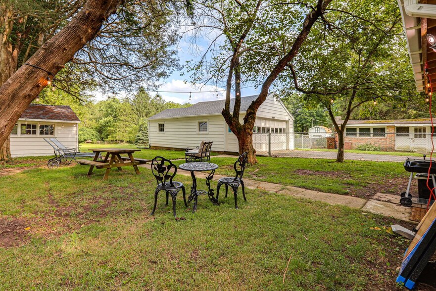 Building Photo - 1532 Hanes Rd