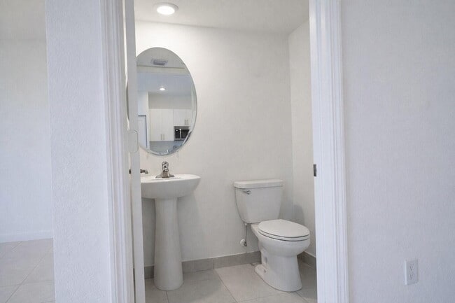 Building Photo - 11833 NW 47th Manor