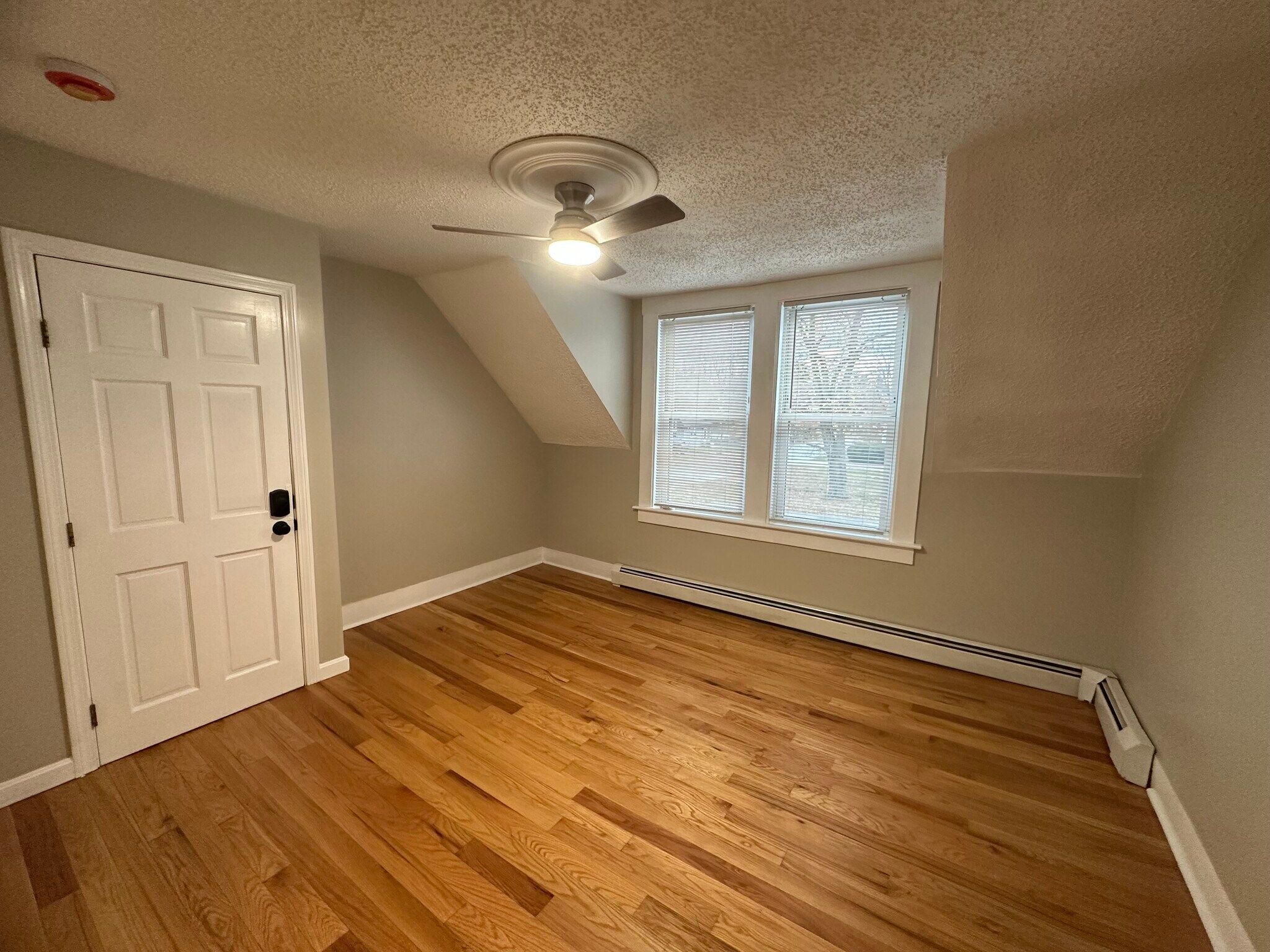 Building Photo - 17 Central St