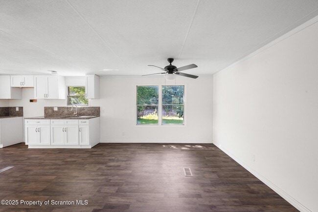 Building Photo - 720 Edgebrook Dr