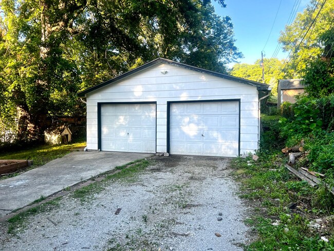 Building Photo - 1331 S Delaware