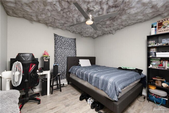 Building Photo - 9 Poinciana St