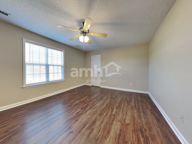 Building Photo - 55 Old Tree Ct