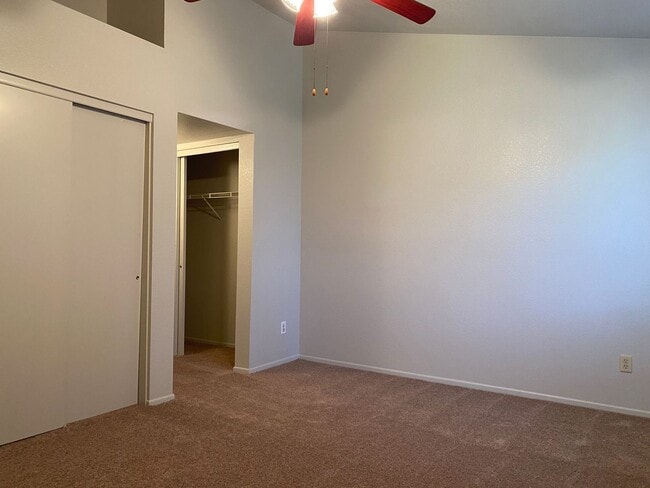 Building Photo - Chandler Townhouse 2 Bed & 1.5 Bath - 2 St...