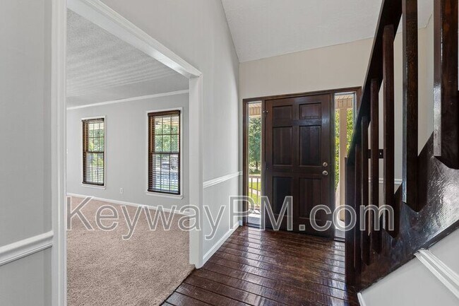 Building Photo - 255 Silver Maple Rd