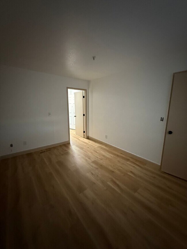 Building Photo - Gated Community with easy west bound 80 access