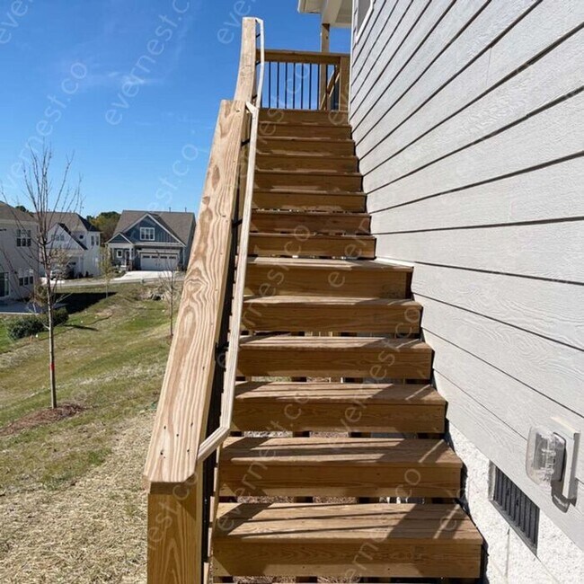 Building Photo - 4-Bedroom, 2.5-Bathroom Home with Modern A...