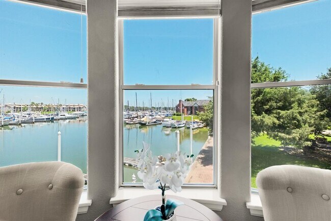 Building Photo - 305 Harborside Cir