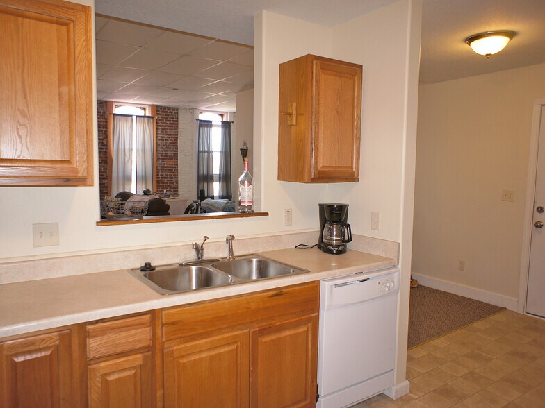 Building Photo - 313 N Broadway