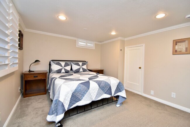 Building Photo - 2689 E Barbey Dr