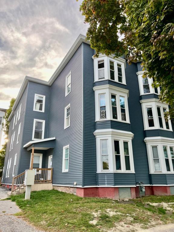 Building Photo - 153 Horton St