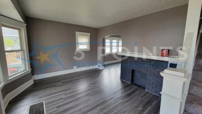 Building Photo - 3058 W 116th St
