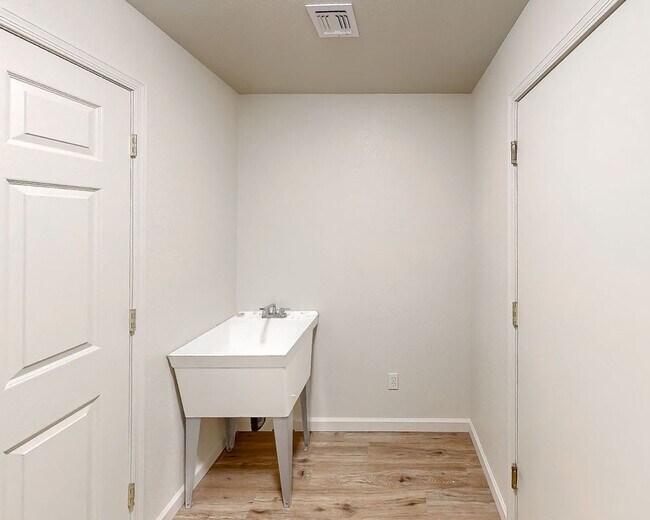 Building Photo - Elegant, Exclusive & Exquisite in this dre...