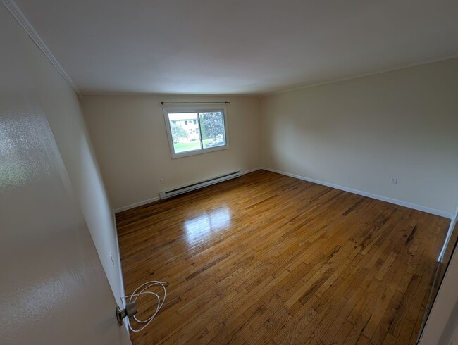 Building Photo - 2 Bedroom Apartment - Newburgh