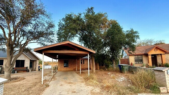 Building Photo - 1001 N Lost Creek Loop