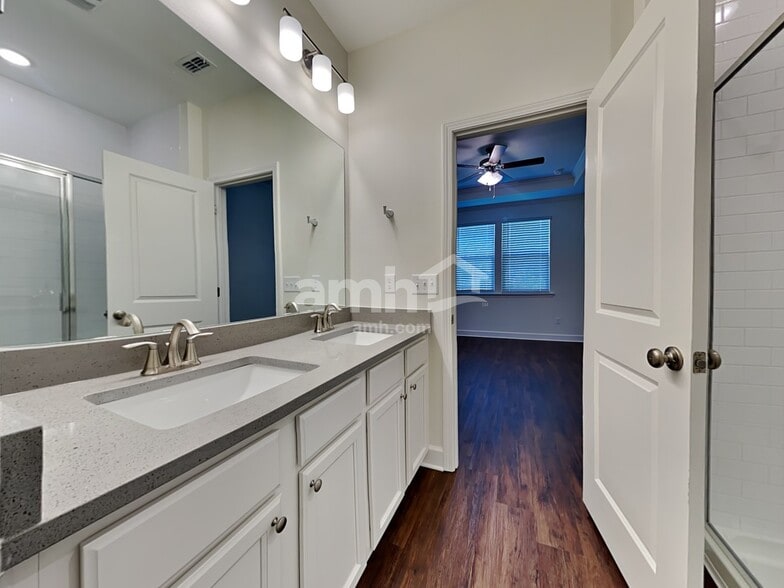 Building Photo - 12240 Sapp Rd