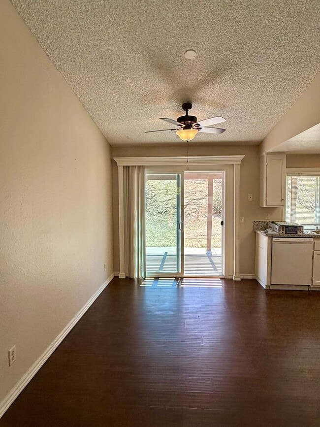 Building Photo - Lovely 3 bd, 2 bath in Moreno Valley