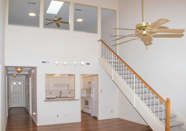 Building Photo - Updated 2BR 2.5BA Home w/ Lake Access • New Countertops • Patio in Farragut