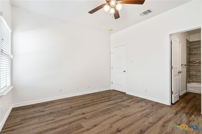 Building Photo - 3509 Abraham Dr