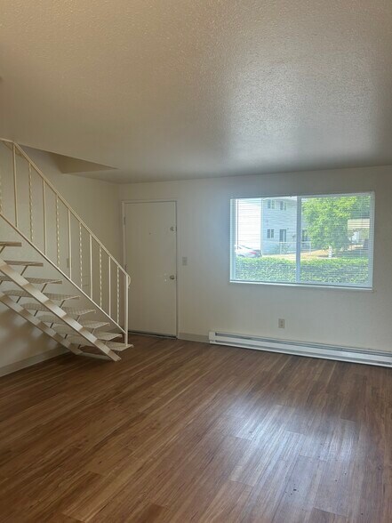 Building Photo - 380 SW Tunison Ave