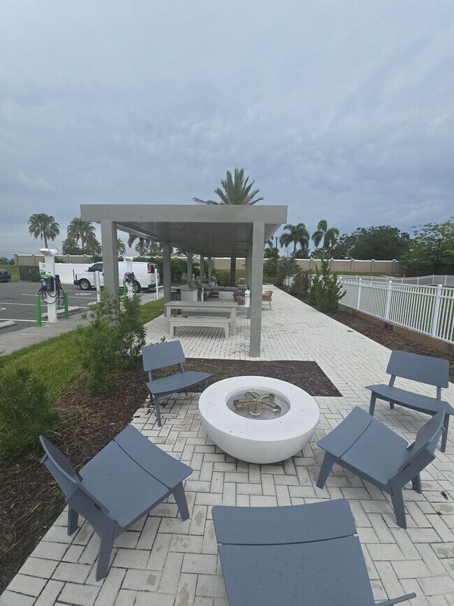 Building Photo - Gorgeous 3-Bedroom, 2-Bathroom Townhouse in Bradenton