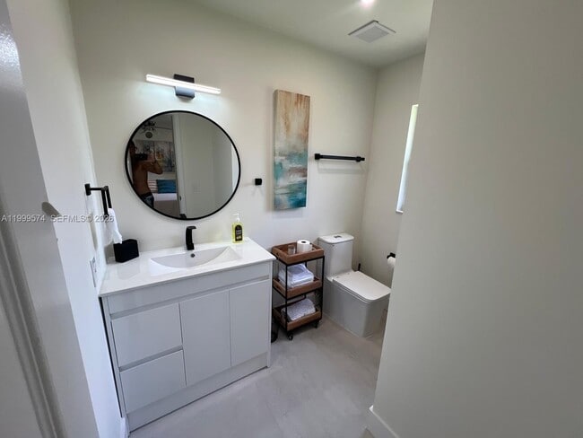 Building Photo - 503 Jackson Ave