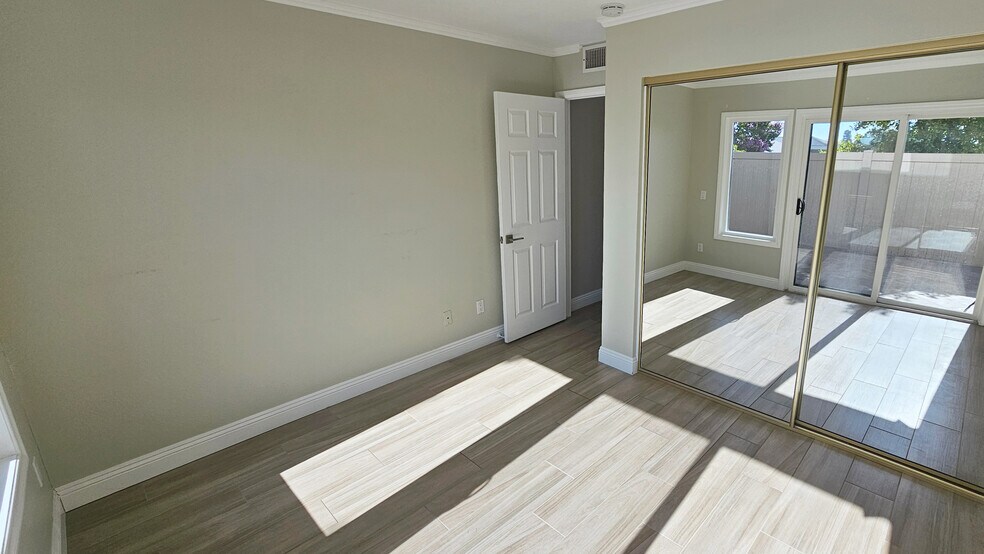 Downstairs bedroom - 18219 Hampton Ct