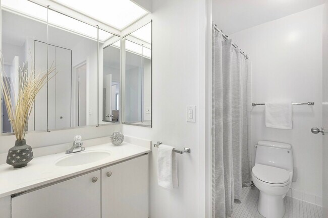 Building Photo - 155 N Harbor Dr