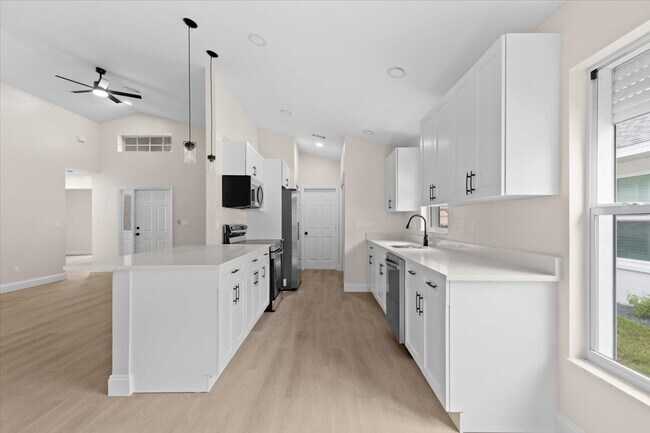 Building Photo - Sabal Springs Blvd