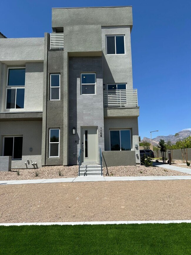 Building Photo - Your Dream Home Awaits: Spacious Summerlin...