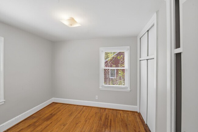 Building Photo - Charming 2BR Home with Modern Updates in Prime Charlotte Location