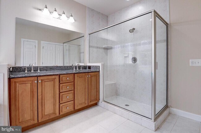 Building Photo - 4303 Evergreen Ln