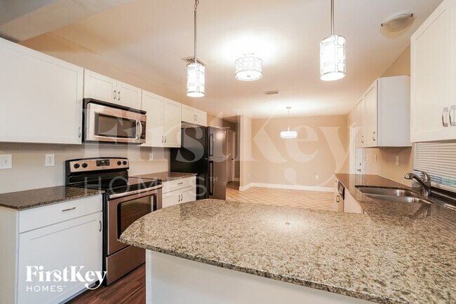 Building Photo - 21515 Beaverton Ave