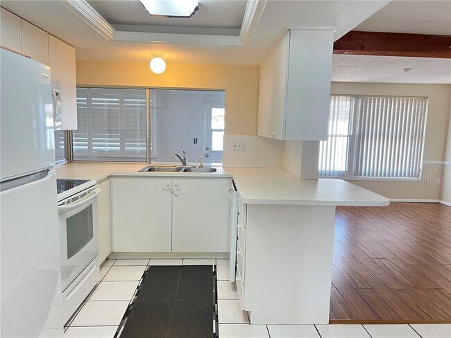 Building Photo - 4216 Hillsdale Dr