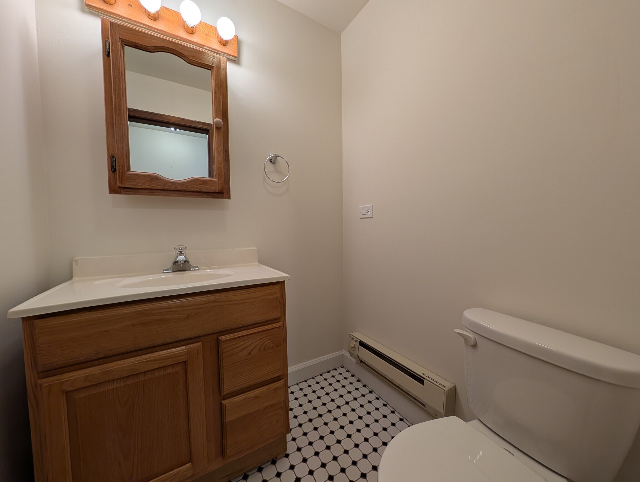 Building Photo - 813 W Cornelia Ave